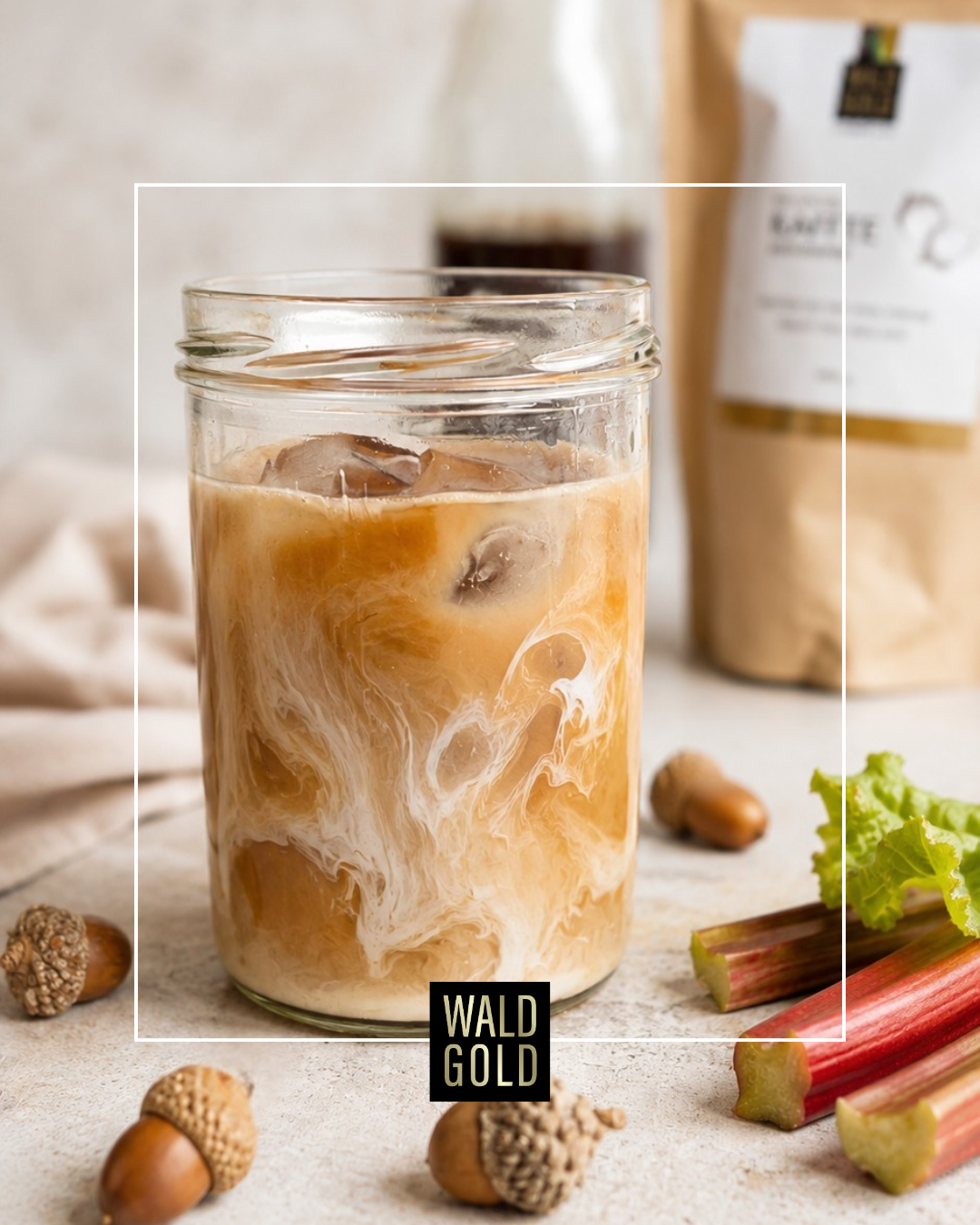 Cold Brew Eichelkaffee mit Rhabarber