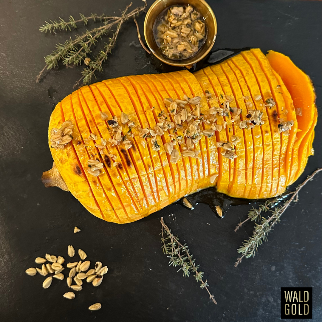Hasselback Kürbis mit Bucheckernbutter