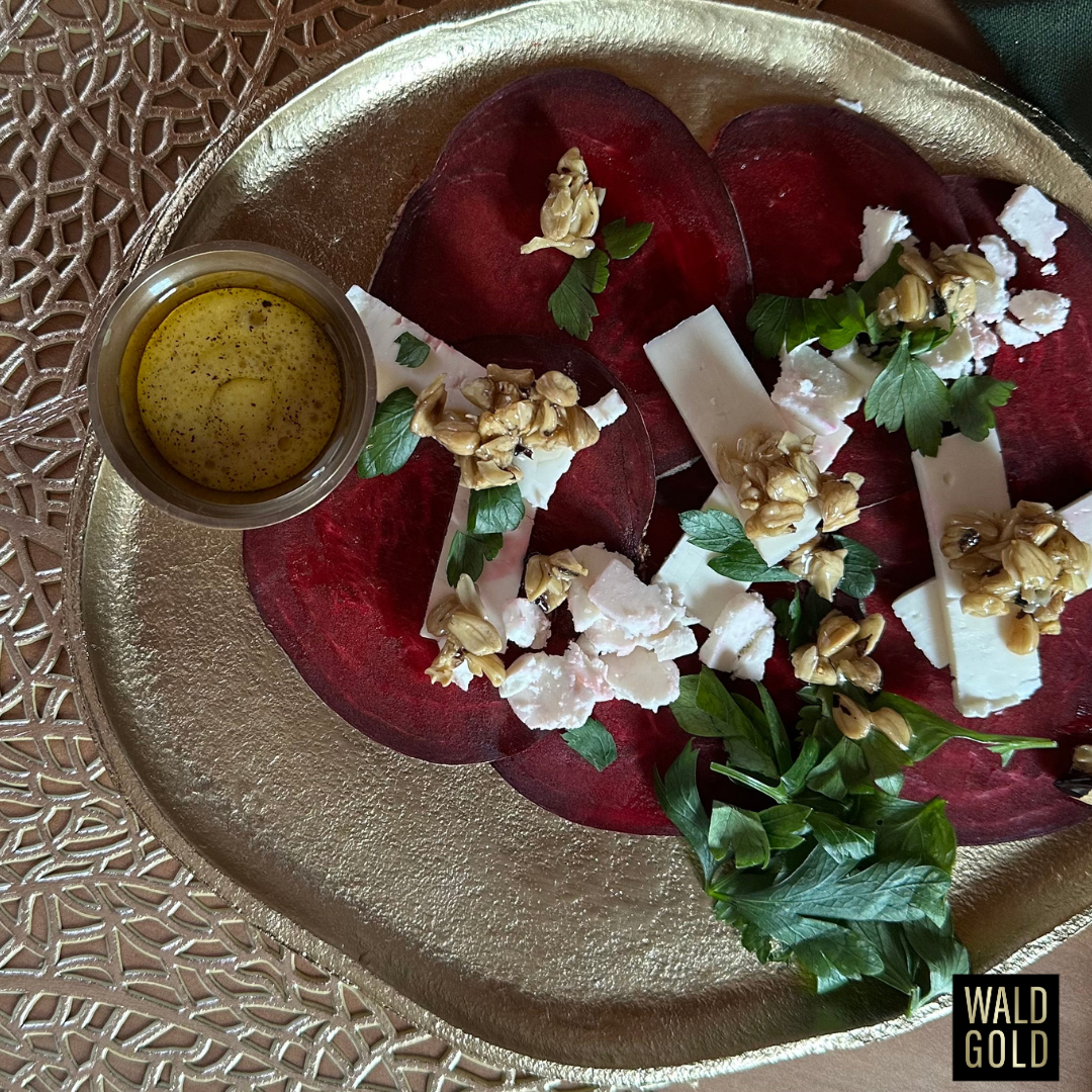 Rote Bete Carpaccio mit Bucheckern und Feta