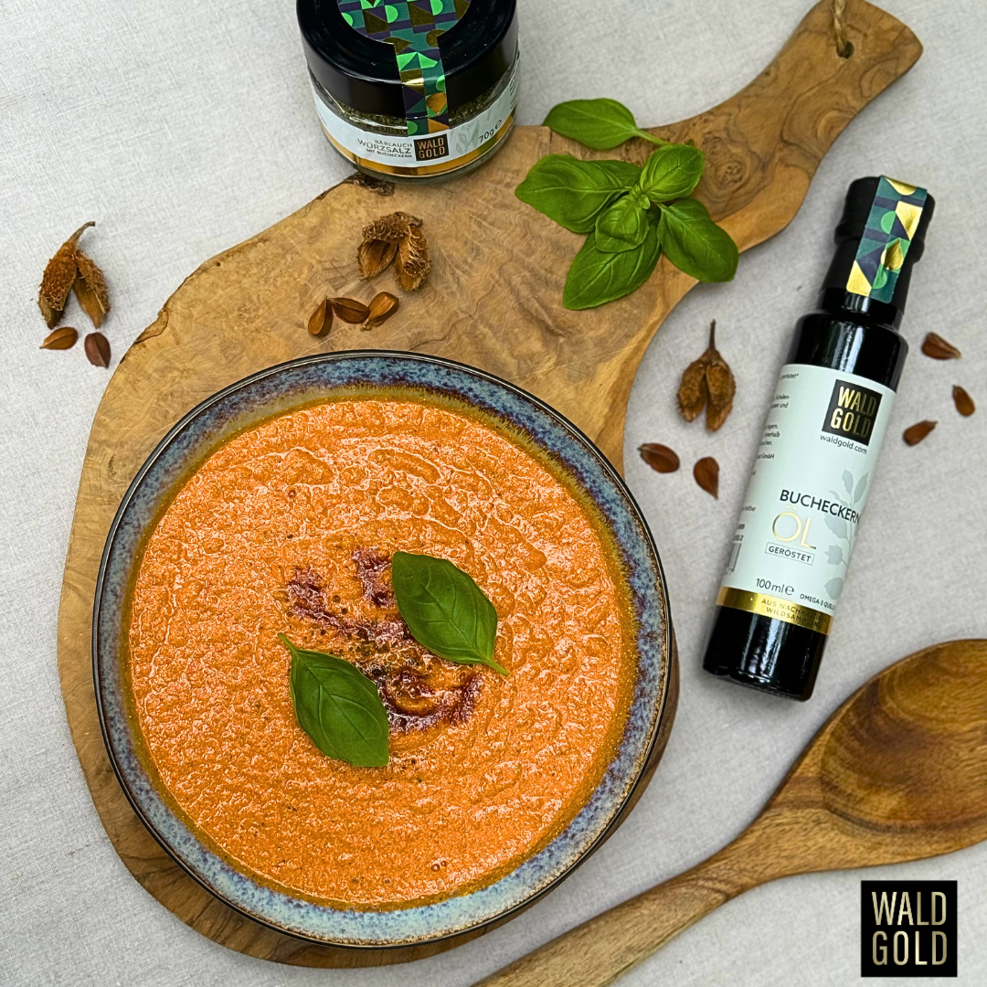 Cremige Tomatensuppe mit Bucheckernöl und Bärlauch Würzsalz
